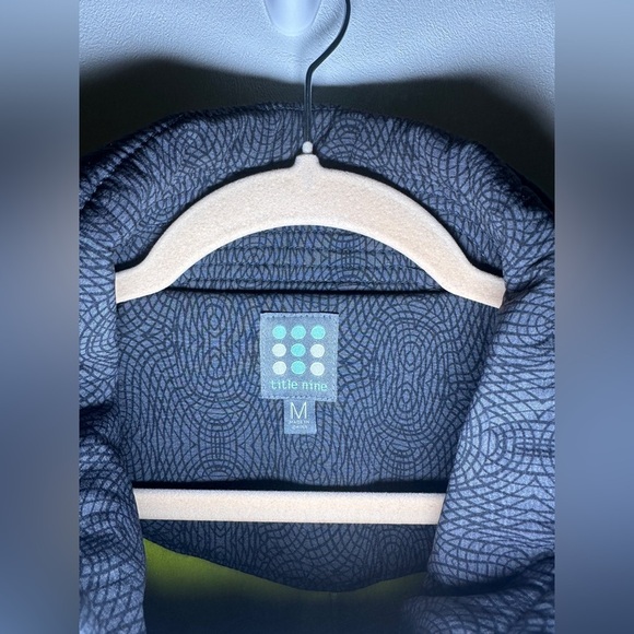 Title Nine T9 Peacekeeper Insulated Gray Wind Resistant Jacket Size Medium - Picture 4 of 13